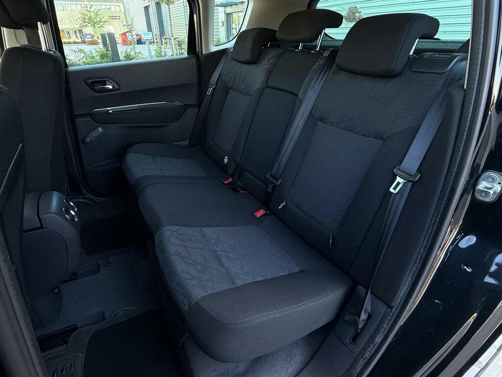 Peugeot 3008 Active Hdi 5-Door Red #29