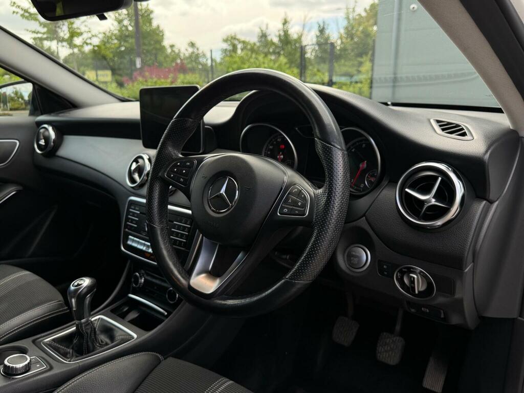 Mercedes-Benz GLA Class 1.6 Gla180 Urban Edition Euro 6 Ss White #2