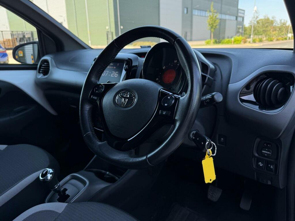 Toyota Aygo 1.0 Vvt-i X-trend X-shift Euro 6 Safety Sense White #2