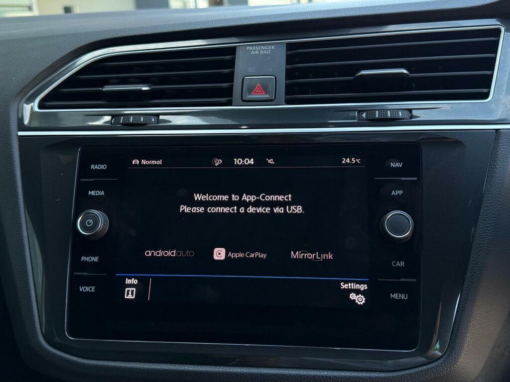 Volkswagen Tiguan Se Navigation White #34