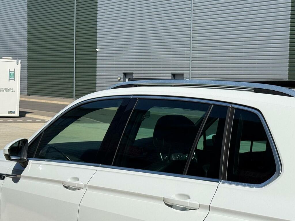 Volkswagen Tiguan Se Navigation White #9