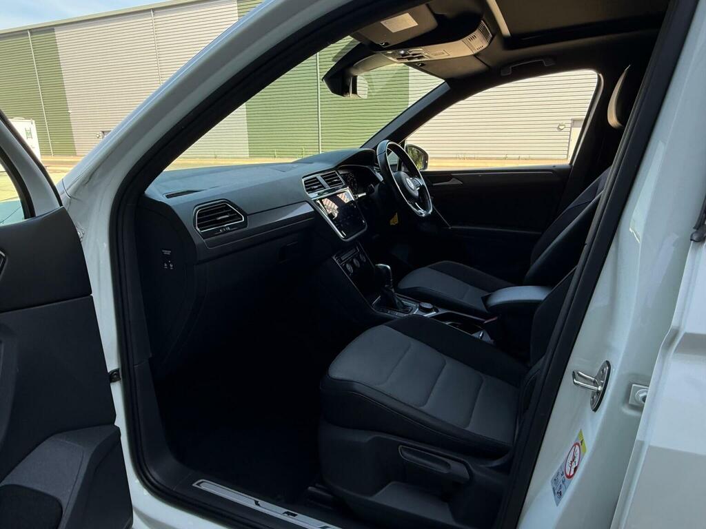 Volkswagen Tiguan Se Navigation White #43