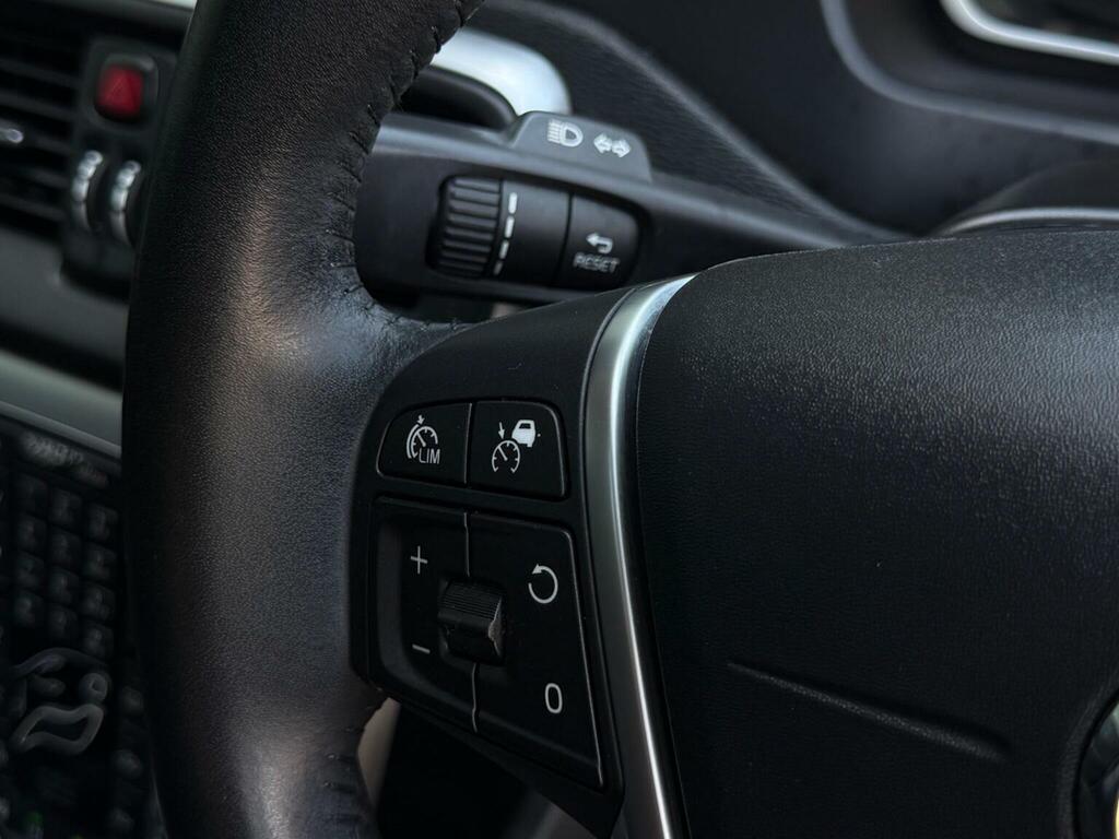 Volvo V40 V40 R-design Nav T2 White #25