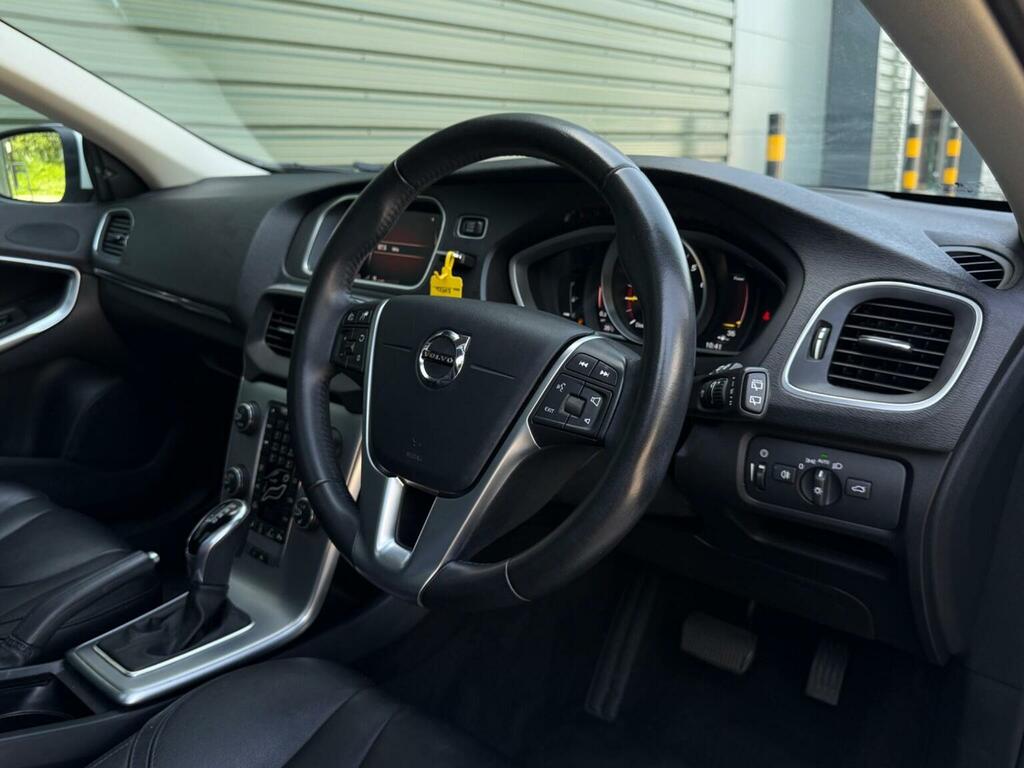 Volvo V40 1.5 T3 Inscription Edition Euro 6 Ss White #2