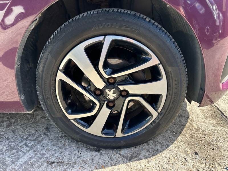 Peugeot 108 Active Red #7
