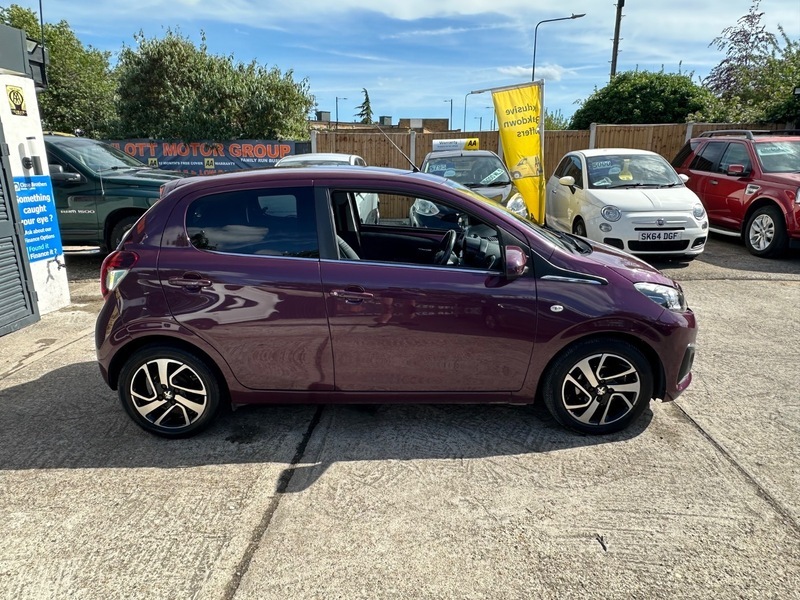 Peugeot 108 Active Red #10