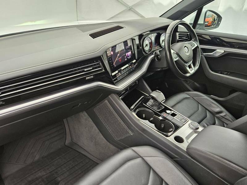 Volkswagen Touareg 3.0 V6 Tsi 4Motion R-line Tip White