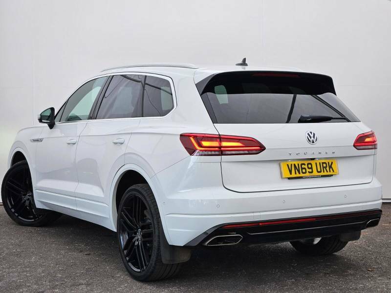 Volkswagen Touareg 3.0 V6 Tsi 4Motion R-line Tip White #2