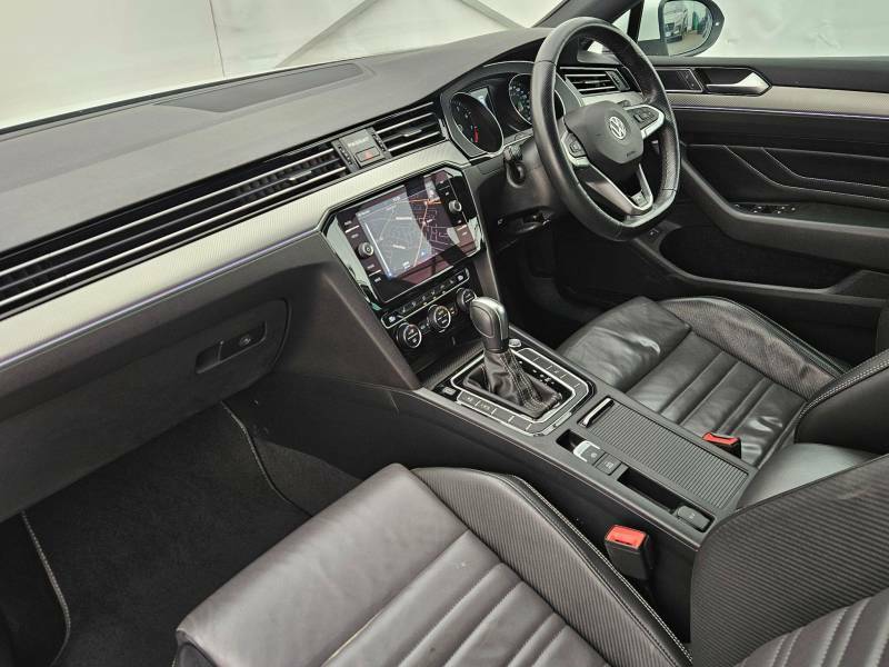 Volkswagen Passat 1.5 Tsi Evo R-line Dsg White #2