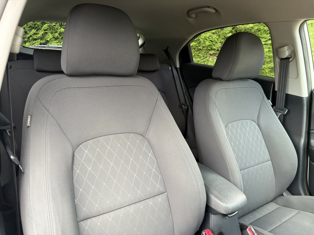 Kia RIO Hatchback Red #19