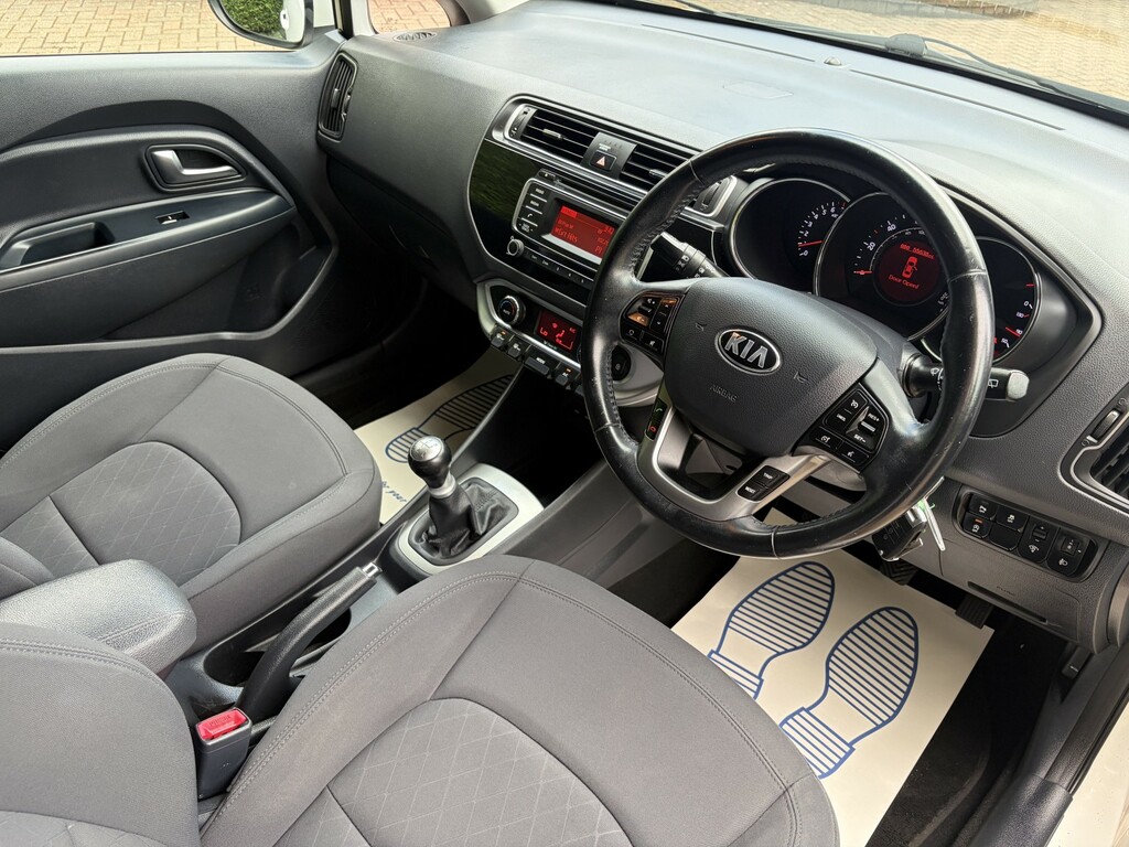 Kia RIO Hatchback Red #18