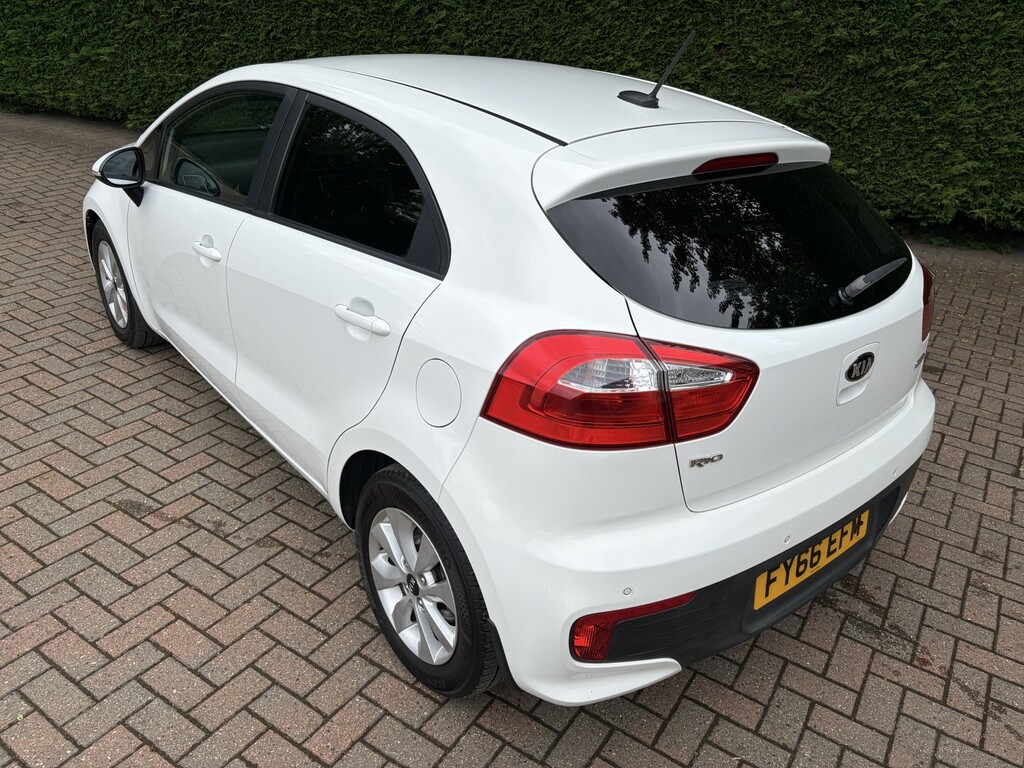 Kia RIO Hatchback Red #10