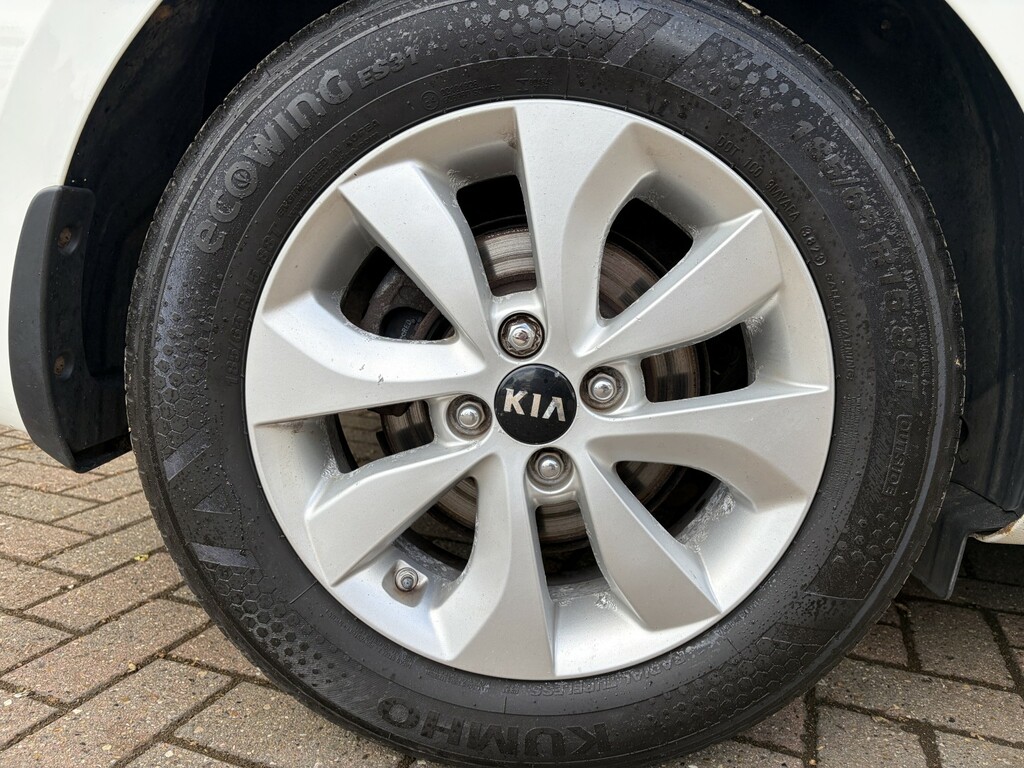 Kia RIO Hatchback Red #37