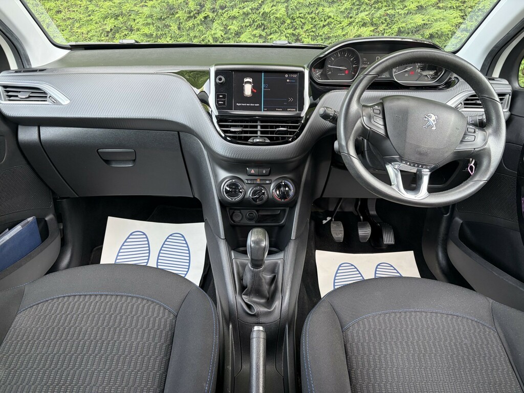 Peugeot 208 1.2 Puretech Signature White #2