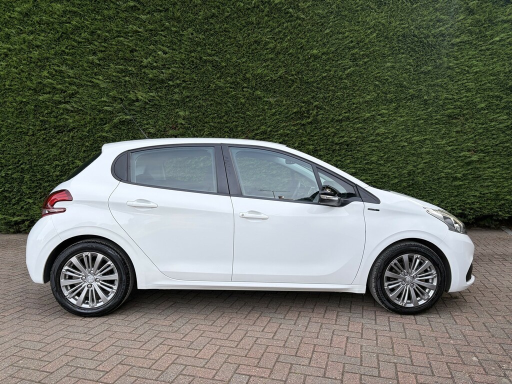Peugeot 208 1.2 Puretech Signature White #4