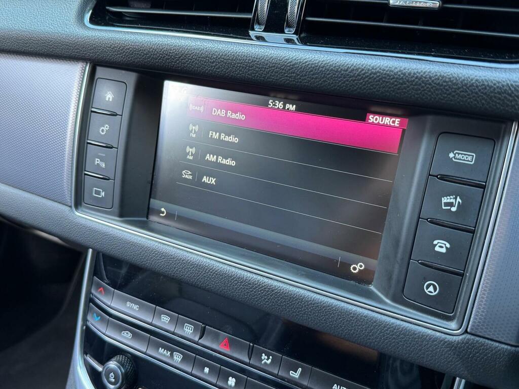 Jaguar XF 2.0D Portfolio White #26