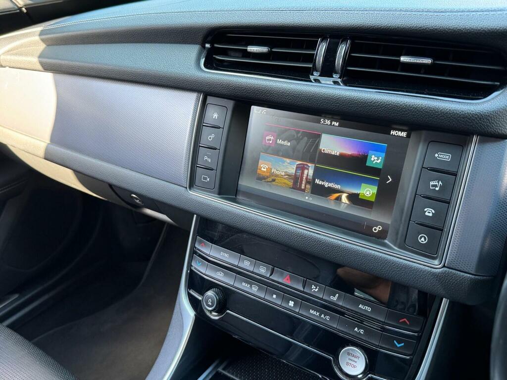 Jaguar XF 2.0D Portfolio White #24