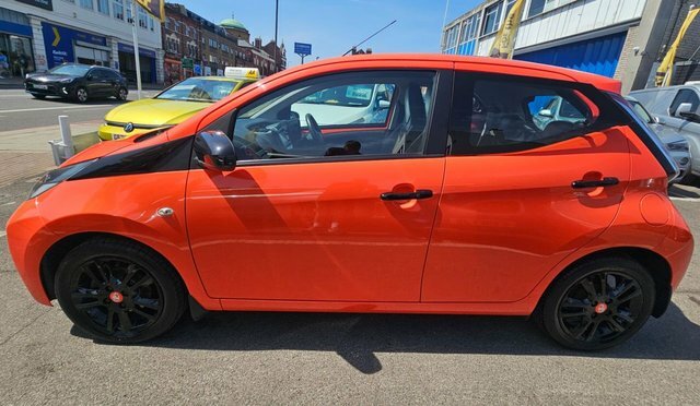 Toyota Aygo 1.0 Vvt-i X-cite Hatchback X- YY15AOK Orange #4