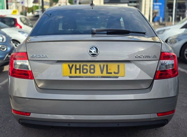 Skoda Octavia 1.5 Tsi Gpf Act Se L Hatchback Petro YH68VLJ Beige #6