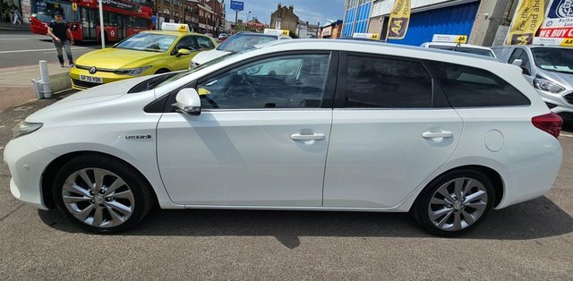 Toyota Auris 1.8 Vvt-h Excel Touring Sports Hybrid C FL14RTO White #4