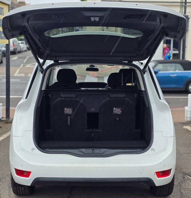 Citroen Grand C4 Picasso 1.2 Puretech Feel Mpv Eat6 Eu KO67XRL White #4