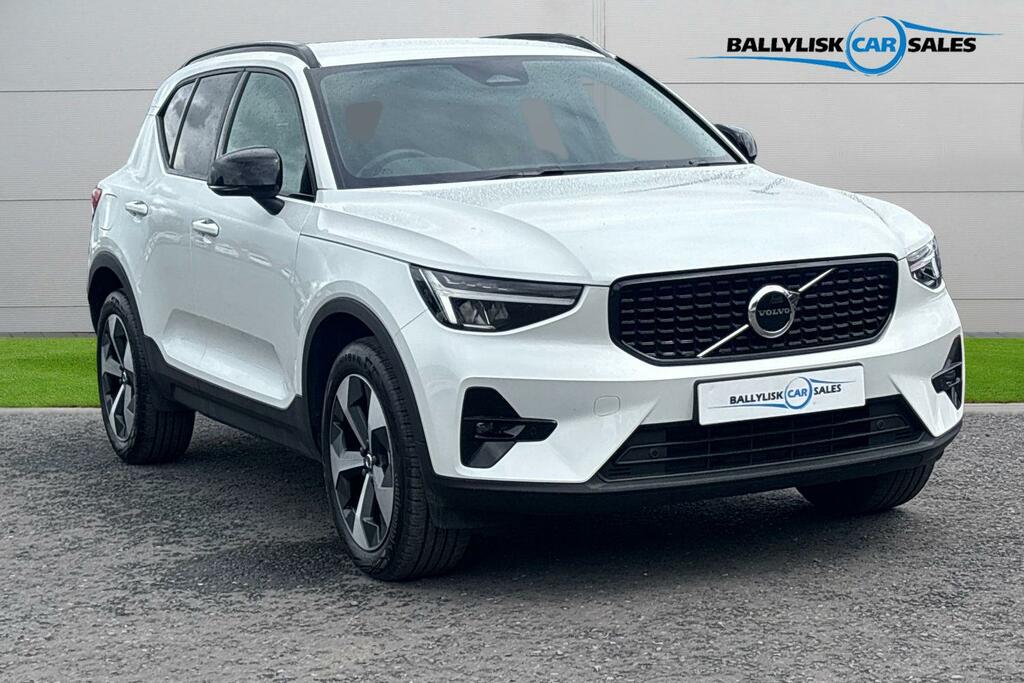 Volvo XC40 2.0 B4p 197Ps Plus Dark In White With 1400 Mi White
