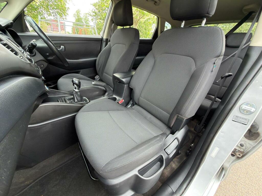 Kia Carens Silver #28