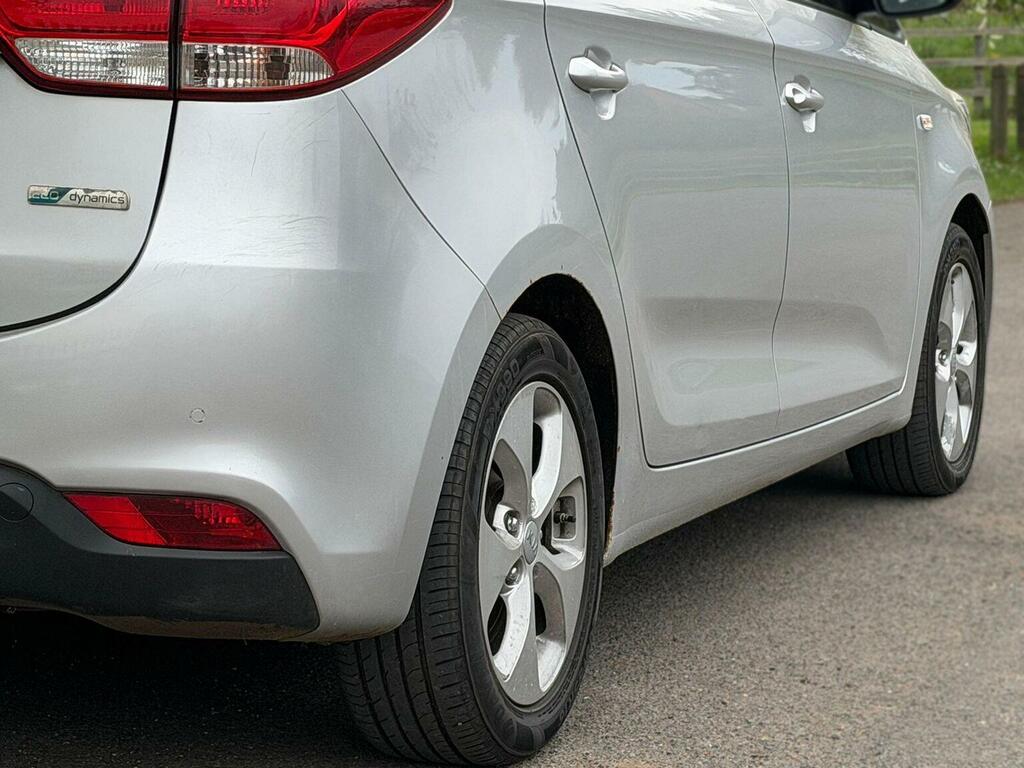 Kia Carens Silver #17