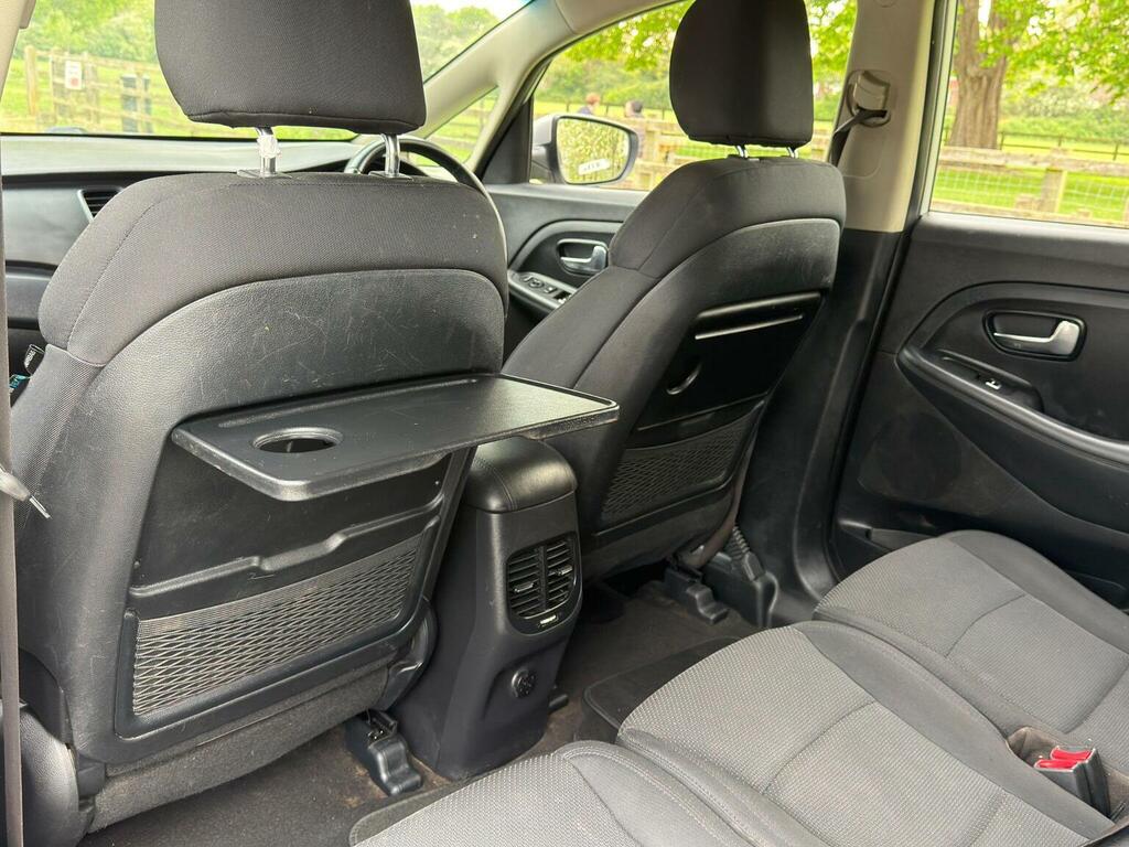 Kia Carens Silver #33