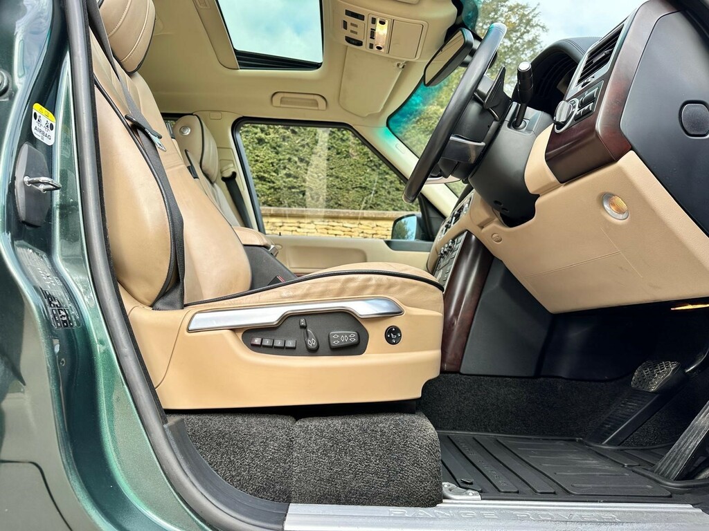 Land Rover Range Rover  Black #13
