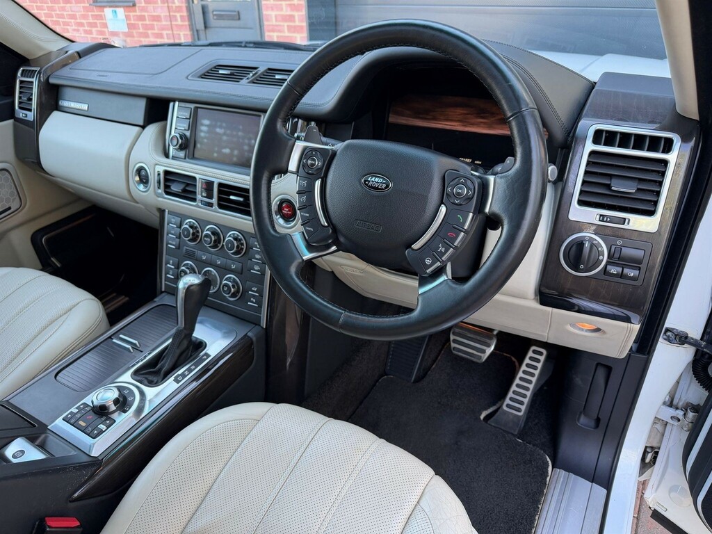 Land Rover Range Rover 4.4 Td V8 Vogue Black #12