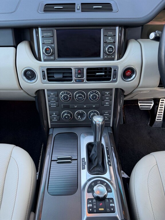 Land Rover Range Rover 4.4 Td V8 Vogue Black #15