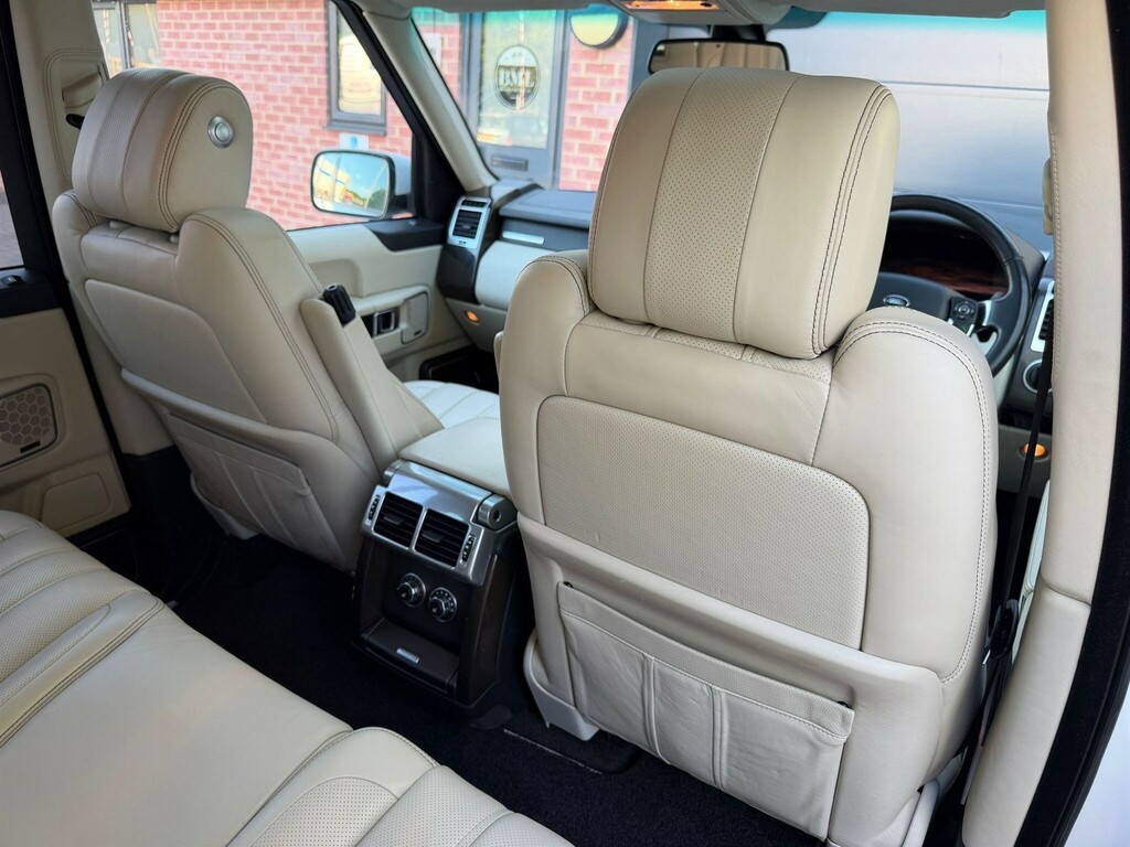 Land Rover Range Rover 4.4 Td V8 Vogue Black #25
