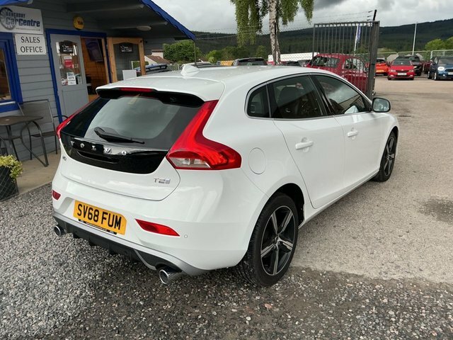 Volvo V40 2018 2.0 T2 Gpf R-design Nav Plus Hatchback Pe White #3