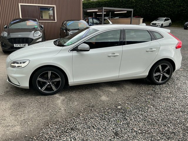 Volvo V40 2018 2.0 T2 Gpf R-design Nav Plus Hatchback Pe White #6