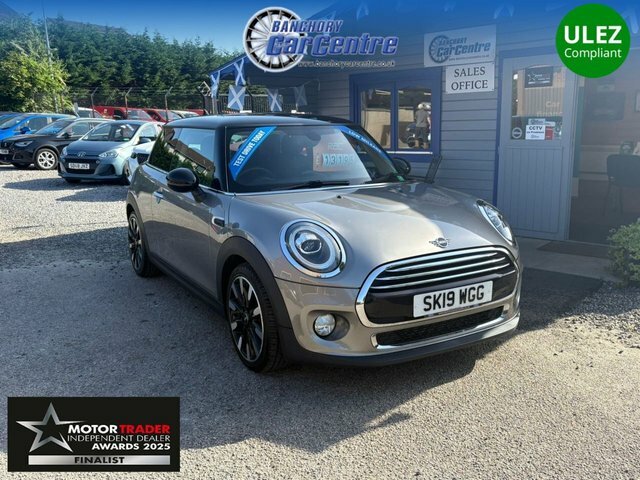 Mini Hatch 2019 1.5 Cooper Exclusive Hatchback Man SK19WGG Silver