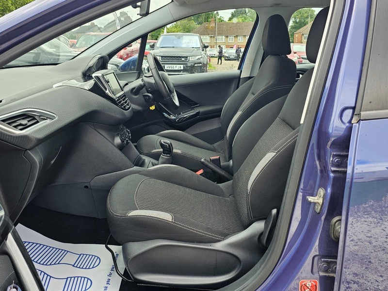 Peugeot 208 1.2 Puretech Allure Euro AF17WHS Black #2