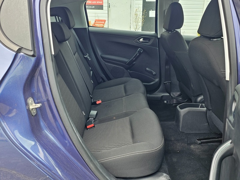 Peugeot 208 1.2 Puretech Allure Euro Black