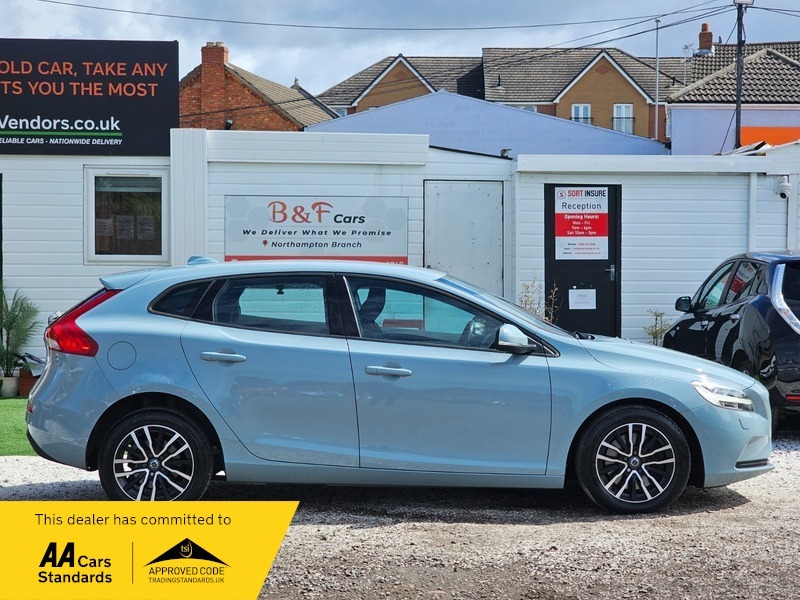Volvo V40 2.0 D2 Momentum Nav DA17CWF Blue #4