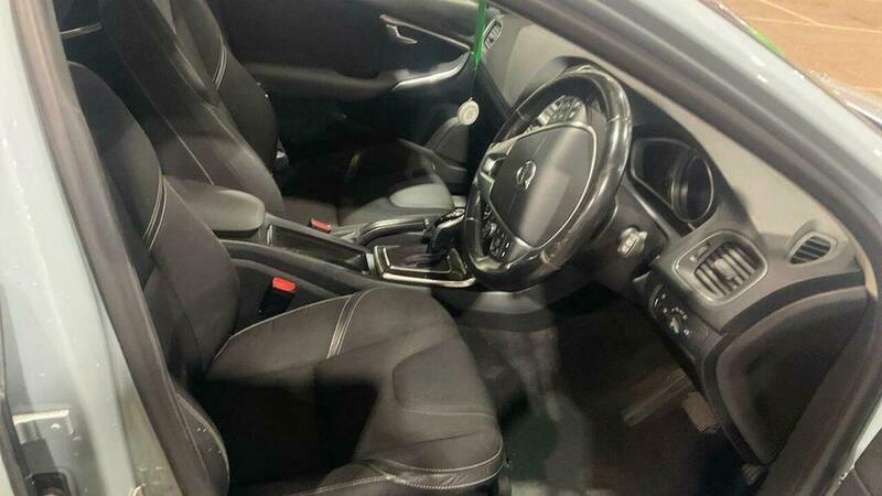 Volvo V40 2.0 D2 Momentum Nav Blue #4