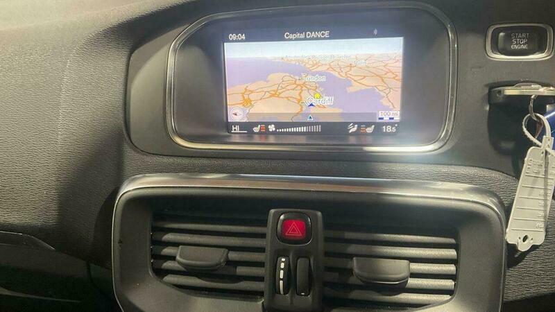 Volvo V40 2.0 D2 Momentum Nav Blue #3