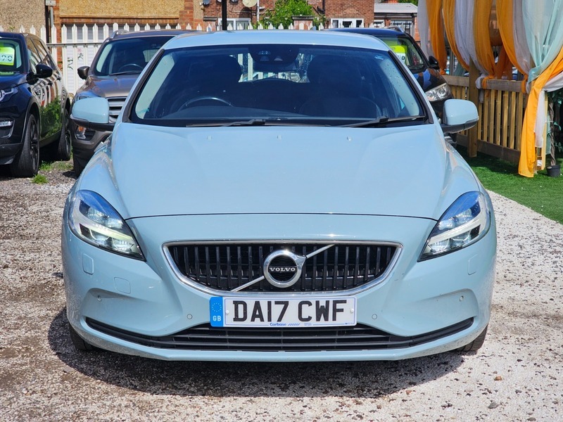 Volvo V40 2.0 D2 Momentum Nav DA17CWF Blue #2