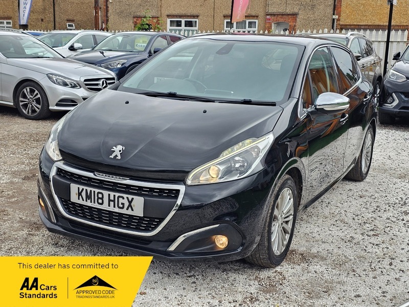 Peugeot 208 1.2 Puretech Allure Euro KM18HGX Black #4