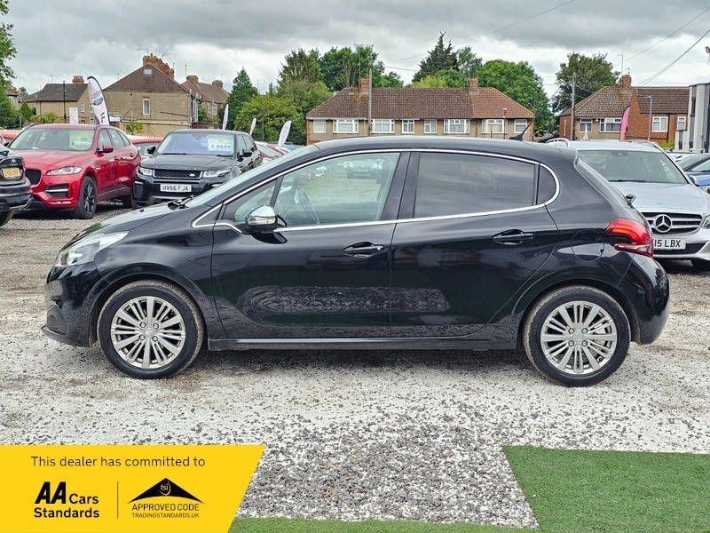 Peugeot 208 1.2 Puretech Allure Euro KM18HGX Black #5