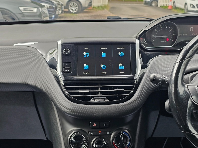 Peugeot 208 1.2 Puretech Allure Euro KM18HGX Black #3