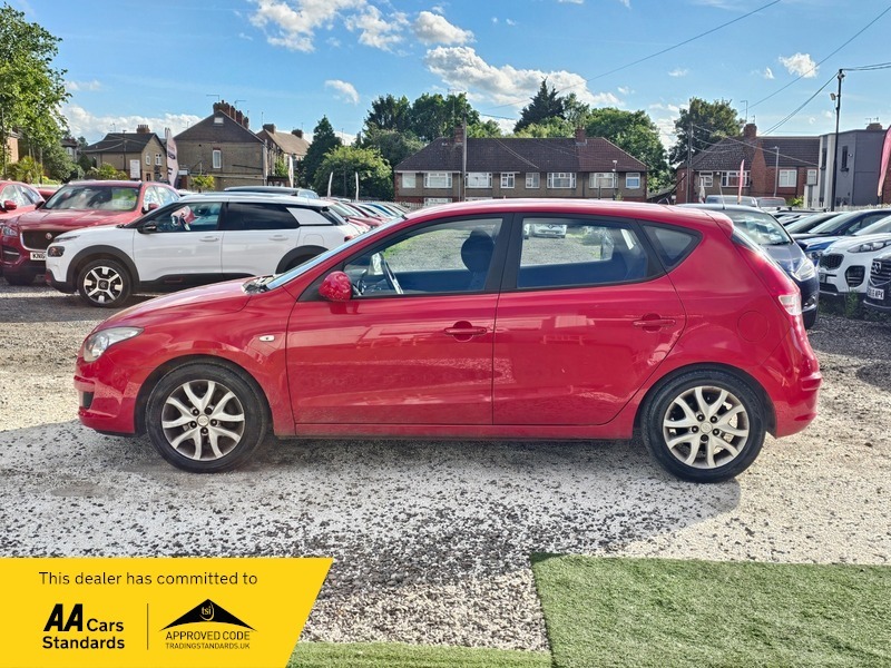 Hyundai I30 1.4 Comfort Euro 4 Red #5