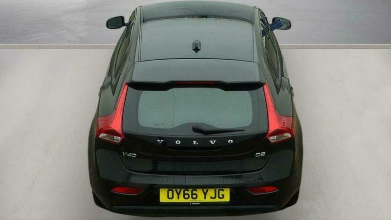 Volvo V40 T2 Momentum Red #11
