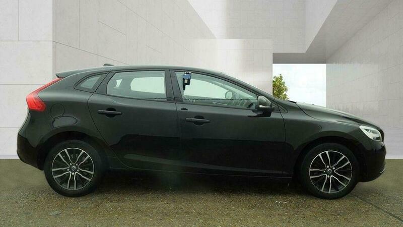 Volvo V40 T2 Momentum Red #9