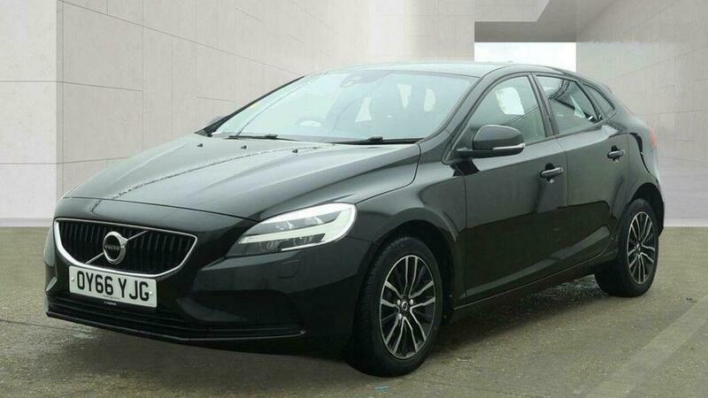 Volvo V40 2.0 D2 Momentum Euro Black #2