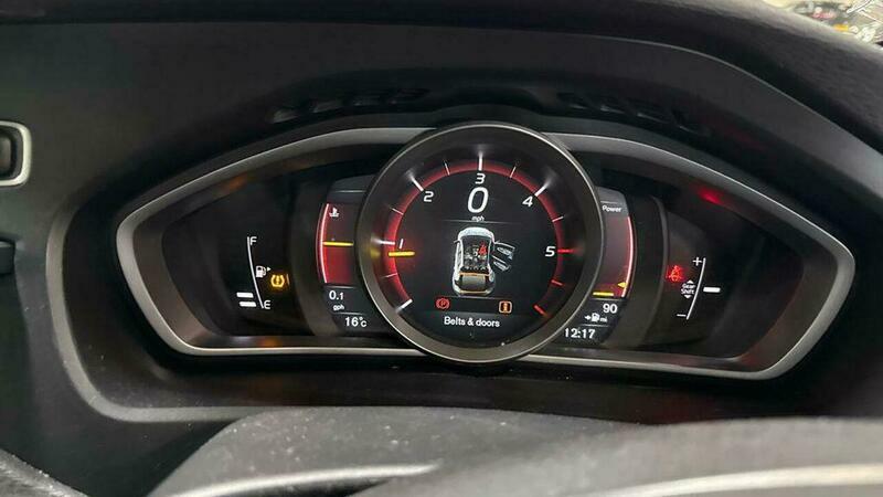 Volvo V40 T2 Momentum Red #13